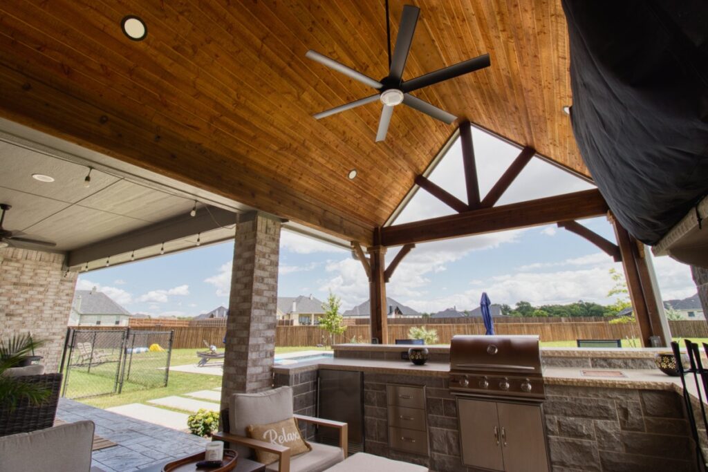 patio cover with ceiling fan