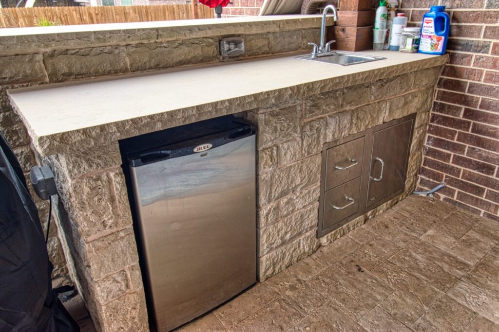 kitchen appliances in outdoor kitchen