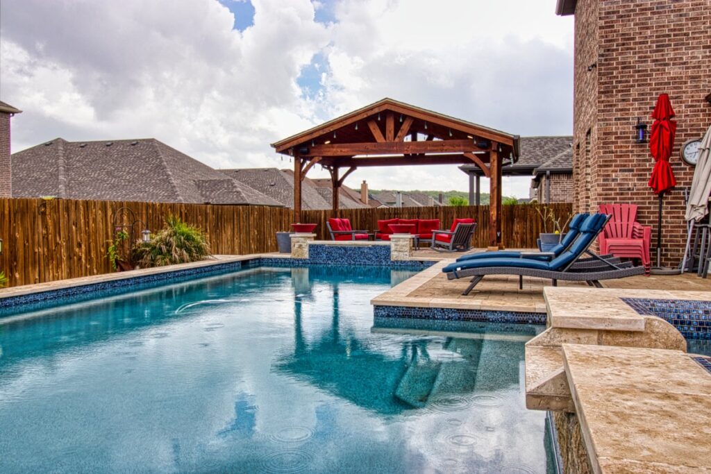 pool with hot tub